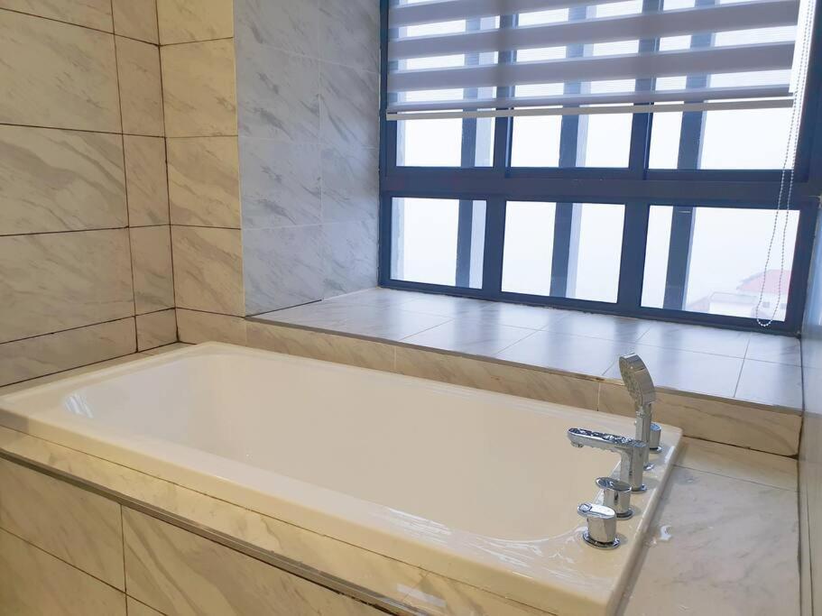 Seaview#Warmth#Netflix#Privatebathtub#Seasideluxurycondo#Imperioresidence Malacca Kültér fotó